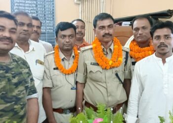 गोगरी थानाध्यक्ष के रुप में फैसल ने ग्रहण किया पदभार, निर्वतमान थानेदार रंजीत को दी गयी विदाई..बढ़ रहे अपराध पर रोक लगाना पहली प्राथमिकता:फैजल अहमद अंसारी