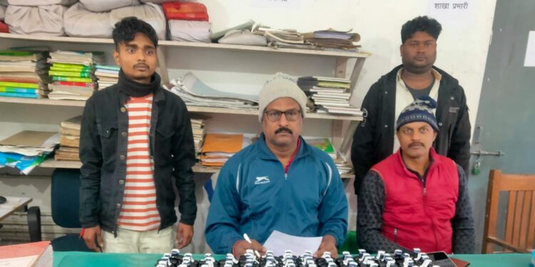 नए साल के मौके पर शराब खपाने की योजना रह गयी अधूरी,विदेशी शराब के साथ दो तस्कर धराया