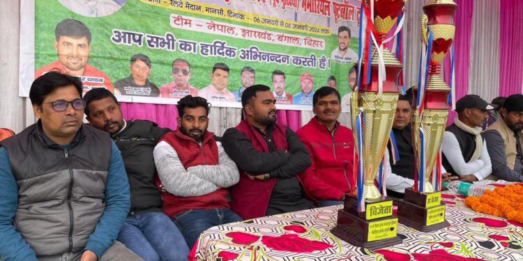 बहुचर्चित पूर्व मुखिया विजय यादव की याद में आयोजित फुटबॉल टूर्नामेंट में उत्तर प्रदेश को नेपाल ने रौंदा,फाइनल सोमवार को