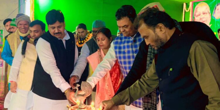 राजद कार्यकर्ता संवाद सम्मेलन में खूब गरजे राजद के दिग्गज… गुणवत्तापूर्ण शिक्षा के लिए तेजस्वी ने महागठबंधन की सरकार में की ढ़ाई लाख शिक्षकों की बहाली और मोदी सरकार कर रही महज जुमलेबाजी:मंत्री ललित यादव