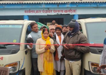 नगर पंचायत परबत्ता की मुख्य पार्षद ने सफाई वाहनों को हरी झंडी दिखाकर किया रवाना,सफाई कर्मियों को चूड़ा दही के भोज में किया आमंत्रित