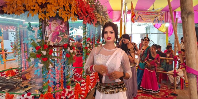 पांच दिवसीय झूलनोत्सव को ले जगह-जगह बह रही भक्ति की सरिता,गोता लगा रहे भक्तगण