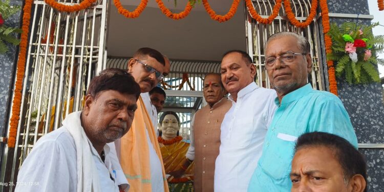 श्रद्धांजलि सभा में स्मृतिशेष बिंदू देवी के कृतित्व एवं व्यक्तित्व पर हुई व्यापक चर्चा,लोगों ने श्रद्धा सुमन किया अर्पित