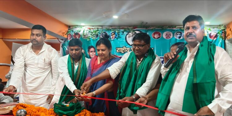 राजद जिलाध्यक्ष मनोहर यादव के नेतृत्व में आयोजित सामाजिक न्याय परिचर्चा कार्यक्रम में पूर्व विधायक एज्या यादव ने कहा-लाखों युवाओं को नौकरी देने वाले तेजस्वी यादव की सरकार बनाएं,मिलेगी दो सौ यूनिट फ्री बिजली