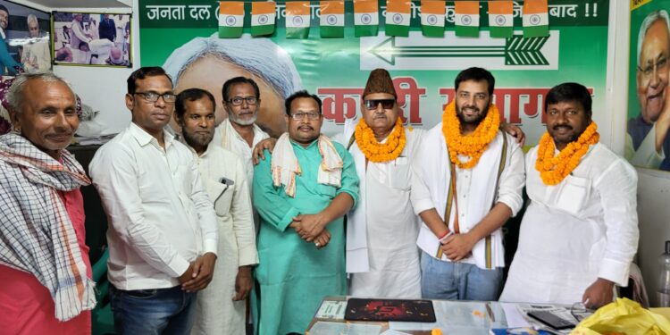 जदयू मीडिया सेल के प्रदेश अध्यक्ष और अल्पसंख्यक प्रकोष्ठ के प्रदेश उपाध्यक्ष का हुआ स्वागत,जीयाउल हक का अनुभव पार्टी के लिए साबित होगा लाभकारी:बबलू मंडल