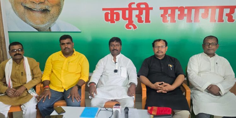 नीतीश कुमार ने अंधेरे को हटाकर उजाले का राज स्थापित किया: बबलू मंडल, 125 यूनिट मुफ्त बिजली और पेंशन बढ़ोतरी को लेकर जदयू जिलाध्यक्ष ने जताया आभार