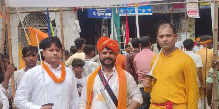 खगड़िया में 125 वर्षों से चली आ रही ऐतिहासिक परंपरा: श्रीगुरु बद्दूलाल व्यायामशाला का भव्य शस्त्र प्रदर्शन और माँ दुर्गा विसर्जन की शोभायात्रा ने नगरवासियों को मंत्रमुग्ध किया!