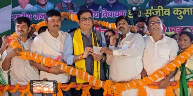 तेजस्वी की गैरमौजूदगी में खगड़िया जिलाध्यक्ष मनोहर यादव ने दिलायी जेडीयू के फायरब्रांड विधायक डॉ. संजीव को राजद की सदस्यता, गोगरी से उठी सियासी लहर बदल देगी बिहार की राजनीति!