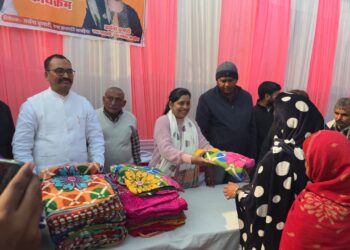 मकर संक्रांति पर मानवीय नेतृत्व की सशक्त तस्वीर:नगर सभापति अर्चना कुमारी और शिक्षक नेता मनीष कुमार सिंह ने स्वच्छता कर्मियों को दिया सम्मान, भोज व कंबल वितरण से दिखी सामाजिक प्रतिबद्धता