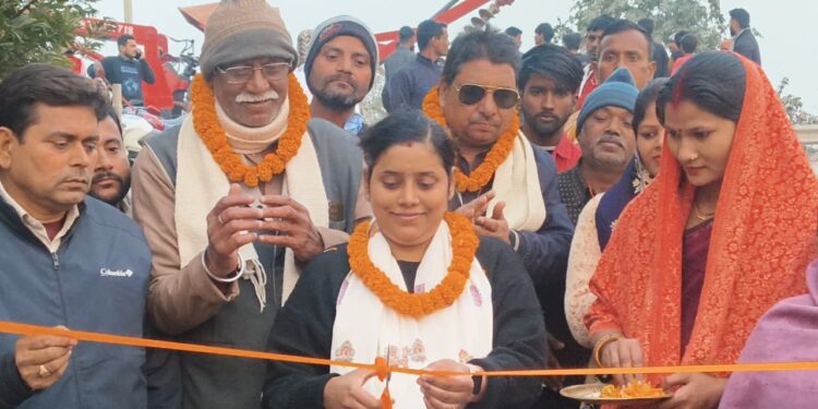 खगड़िया में विकास की रफ्तार तेज़: नगर परिषद ने बिछाया सड़कों का जाल, आवास बोर्ड और चंपा नगर में पीसीसी सड़क का भव्य उद्घाटन