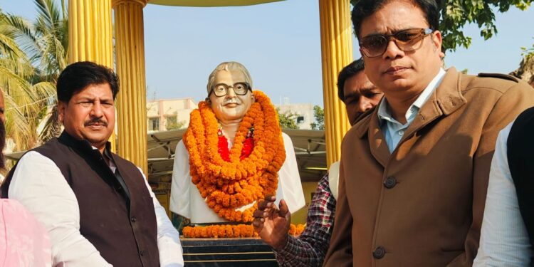 राजद जिलाध्यक्ष मनोहर यादव व पूर्व विधायक डॉ. संजीव की मौजूदगी में खगड़िया के राजद कार्यालय से निकला जुलूस, धूमधाम से मनी जननायक कर्पूरी ठाकुर की 102वीं जयंती