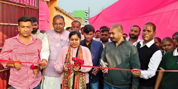 ग्रामीण बिहार में शिक्षा का नया मॉडल बना CPS: गणतंत्र दिवस पर विज्ञान प्रदर्शनी और शारदा सिन्हा के लोकगीतों ने जीता सबका दिल, कार्यक्रम का उद्घाटन नगर परिषद अध्यक्ष अर्चना कुमारी ने फीता काटकर किया