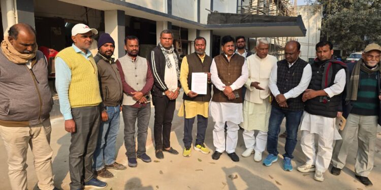 जिले के ज्वलंत सवालों को लेकर डीएम से मिला राजनीतिक-सामाजिक कार्यकर्ताओं का शिष्टमंडल — स्मैक, धरना स्थल और फर्जी मुकदमों पर हुई गंभीर चर्चा, खगड़िया डीएम नवीन कुमार ने त्वरित निष्पादन का दिलायाभरोसा