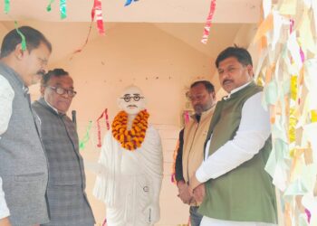 गोली से विचार नहीं मरते” — खगड़िया में शहीद दिवस पर बापू को नमन, अहिंसा, स्वच्छता और सामाजिक समरसता के संदेश पर मंथन
