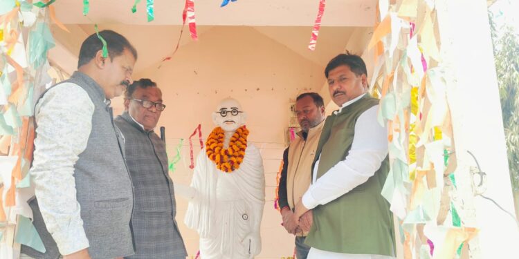 गोली से विचार नहीं मरते” — खगड़िया में शहीद दिवस पर बापू को नमन, अहिंसा, स्वच्छता और सामाजिक समरसता के संदेश पर मंथन