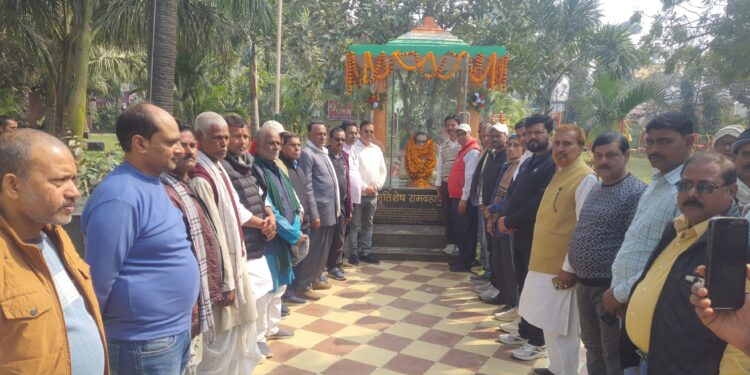 फरकिया के गांधी अमर रहें: पूर्व विधायक राम बहादुर आजाद की 92वीं जयंती पर उमड़ा जनसैलाब, गूंजे समाजवाद और सामाजिक सुधार के संकल्प