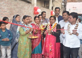 खगड़िया: नगर सभापति अर्चना कुमारी ने वार्ड–14 की बड़ी दुर्गा स्थान कॉलोनी में ₹19.85 लाख की नाला-सड़क योजना का किया शुभारंभ, जलजमाव से मिलेगी राहत