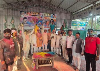 अबीर-गुलाल में नहाया राजद कार्यालय, फगुआ की धुन पर झूमा खगड़िया