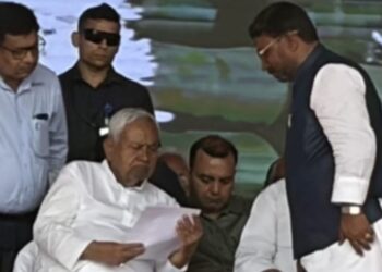 समृद्धि यात्रा में खगड़िया के विकास की गूंज: सदर विधायक बबलू कुमार मंडल ने मुख्यमंत्री नीतीश कुमार को सौंपा 11 बड़ी योजनाओं का मांगपत्र