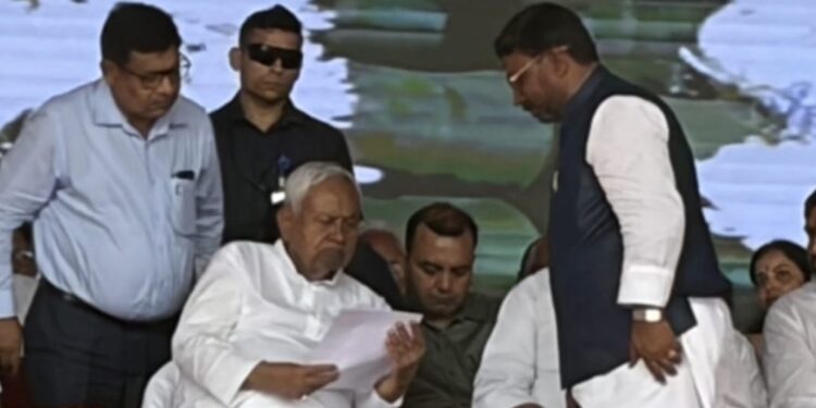 समृद्धि यात्रा में खगड़िया के विकास की गूंज: सदर विधायक बबलू कुमार मंडल ने मुख्यमंत्री नीतीश कुमार को सौंपा 11 बड़ी योजनाओं का मांगपत्र