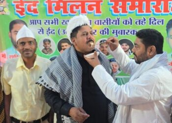 ईद-उल-फितर के मौके पर खगड़िया में गंगा-जमुनी तहज़ीब की मिसाल, मनोहर यादव समेत राजद के कई नेताओं ने मुस्लिम समाज के लोगों को गले लगाकर दी मुबारकबाद