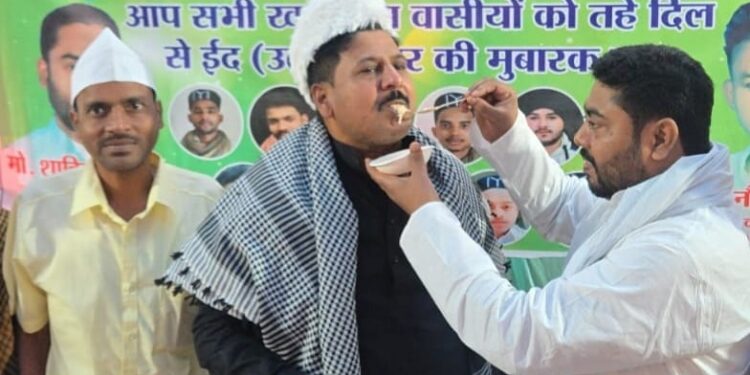 ईद-उल-फितर के मौके पर खगड़िया में गंगा-जमुनी तहज़ीब की मिसाल, मनोहर यादव समेत राजद के कई नेताओं ने मुस्लिम समाज के लोगों को गले लगाकर दी मुबारकबाद