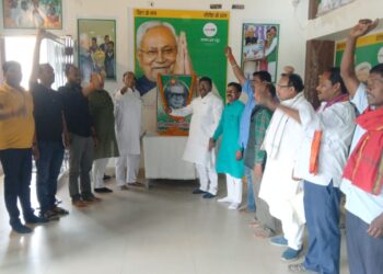 डॉ. राममनोहर लोहिया की जयंती पर श्रद्धांजलि, खगड़िया विधायक बबलू मंडल ने उनके विचारों को बताया आज भी प्रासंगिक, कचहरी रोड स्थित प्रधान कार्यालय में धूमधाम से मनाई गई जयंती