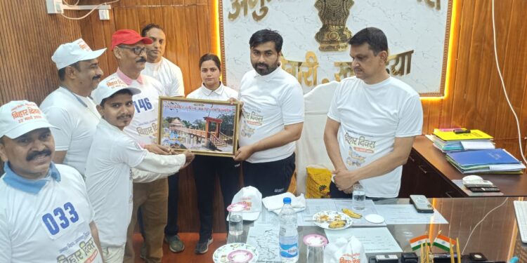 बिहार दिवस के मौके पर खगड़िया में भव्य मैराथन: गोगरी की सड़कों पर  दिखा उत्साह और फिटनेस का जोश