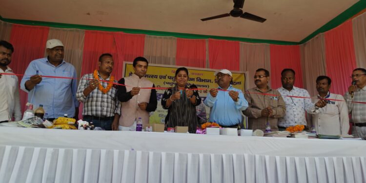 खगड़िया में सभापति अर्चना कुमारी की अगुवाई में ऐतिहासिक पहल: बांझपन निवारण शिविर से पशुपालकों को मुफ्त इलाज और विशेषज्ञ परामर्श, बढ़ेगी पशुओं की उत्पादकता, दूध उत्पादन में होगा इजाफा और किसानों की आय को मिलेगा बड़ा सहारा