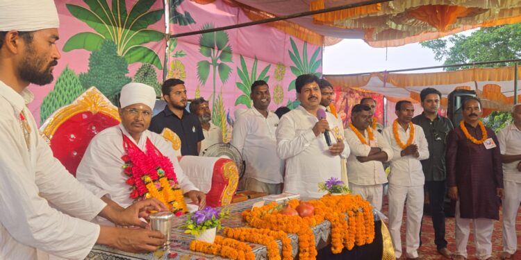 सत्संग से बदलती सोच, समाज को मिलती नई दिशा और जीवन को मिलता सच्चा मार्ग” — धुसमुरी विशनपुर में भव्य आयोजन का दूसरा दिन, राजद जिलाध्यक्ष मनोहर यादव ने किया उद्घाटन, राष्ट्रीय संत असंग देव जी महाराज के दिव्य प्रवचनों से गूंजा पूरा क्षेत्र