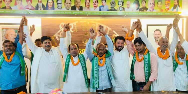 खगड़िया में जदयू छोड़—दिलीप दास ने सैकड़ों कार्यकर्ताओं संग राष्ट्रीय जनता दल का थामा हाथ, SC/ST प्रकोष्ठ की कमान मिलते ही बदलेगा पूरा सियासी खेल!