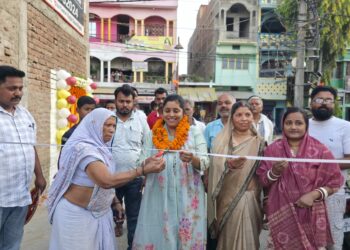 खगड़िया नगर परिषद की विकास क्रांति: वार्ड-32 में 21.48 लाख की लागत से दो भव्य पीसीसी सड़कों का उद्घाटन, वर्षों पुरानी कीचड़ और जलजमाव की समस्या को किया समाप्त, बदल जाएगी क्षेत्र की तस्वीर और रोजमर्रा की जिंदगी