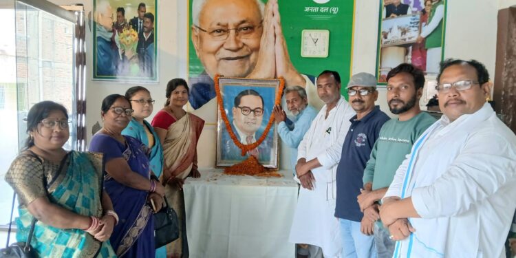 खगड़िया में गूंजा सामाजिक न्याय का जयघोष: कचहरी रोड विधायक कार्यालय में भव्य और ऐतिहासिक अंदाज़ में मनाई गई डॉ भीमराव अंबेडकर की 135वीं जयंती—‘बाबा साहेब एक विचार नहीं, बल्कि क्रांति और चेतना हैं’, नेताओं ने समानता, अधिकार और समतामूलक समाज के निर्माण का लिया दृढ़ संकल्प”