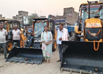 खगड़िया नगर परिषद की ताकत हुई दोगुनी: सभापति अर्चना कुमारी के नेतृत्व में ट्रैक्टर-जेसीबी की नई फौज तैयार, डिवाटरिंग पंप से जलजमाव पर करारा वार—शहर में विकास और सफाई को मिली रफ्तार!