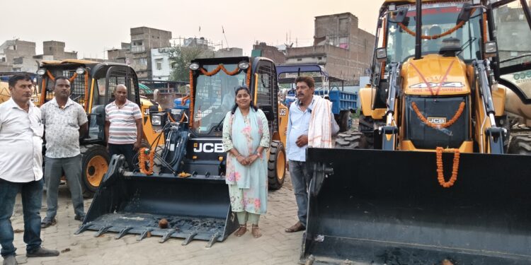 खगड़िया नगर परिषद की ताकत हुई दोगुनी: सभापति अर्चना कुमारी के नेतृत्व में ट्रैक्टर-जेसीबी की नई फौज तैयार, डिवाटरिंग पंप से जलजमाव पर करारा वार—शहर में विकास और सफाई को मिली रफ्तार!