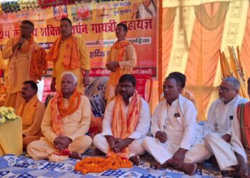 खगड़िया के अमनी गांव में आस्था का महासागर: भव्य 24 कुण्डीय शक्ति संवर्धन गायत्री महायज्ञ में उमड़ी श्रद्धालुओं की भीड़, बबलू कुमार मंडल ने वैदिक मंत्रोच्चार के बीच की पूजा-अर्चना, बोले—यज्ञ से शुद्ध होता है वातावरण, जागती है आध्यात्मिक चेतना, समाज में फैलती है सकारात्मक ऊर्जा और मजबूत होता है भाईचारा, गांव बना भक्ति, एकता और सांस्कृतिक गौरव का केंद्र