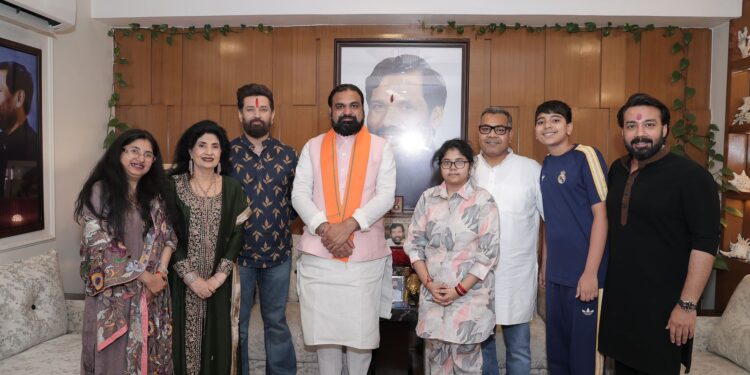 दिल्ली में महा सियासी शक्ति संगम: चिराग पासवान के आवास पर मुख्यमंत्री सम्राट चौधरी का भव्य आगमन, जमुई सांसद अरुण भारती और खगड़िया सांसद राजेश वर्मा की मौजूदगी में बिहार के विकास, युवाओं के रोजगार, किसानों की समृद्धि और आगामी राजनीतिक रणनीति पर ऐतिहासिक मंथन