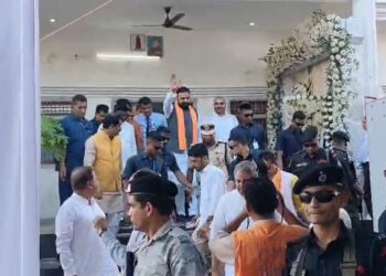 डुमरिया बुजुर्ग बना शक्ति और श्रद्धा का महासंगम: सम्राट चौधरी के आगमन पर कड़ी सुरक्षा के बीच उमड़ा ऐतिहासिक जनसैलाब, चंद्रकला देवी की श्रद्धांजलि सभा बनी भावनाओं और राजनीतिक प्रभाव का विराट मंच, गूंजे समर्थन के नारे, पूरा इलाका रहा हाई अलर्ट