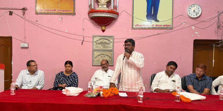 “जिस बच्चे के हाथ में किताब, उसी का भविष्य होगा लाजवाब” : खगड़िया में सदर विधायक बबलू मंडल का छात्रों को बड़ा संदेश, बोले— बुरी संगति और नशे से दूर रहकर पढ़ाई पर दें ध्यान, शिक्षा ही बदल सकती है परिवार, समाज और पूरे जिले की तस्वीर