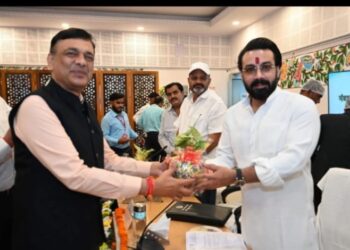 “खगड़िया रेल क्रांति: सोनपुर में गूंजी 42 जनहित मांगों की गूंज, टर्मिनल से नई ट्रेनों तक विकास का ऐतिहासिक रोडमैप, सांसद राजेश वर्मा ने रेलवे संसदीय समिति में रखा अब तक का सबसे बड़ा विकास प्रस्ताव
