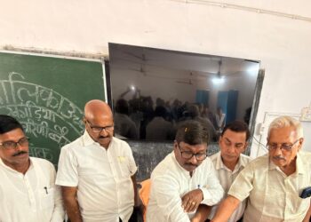 “लाल बाबू गर्ल्स हाई स्कूल में विकास और शिक्षा पर बड़ा मंथन—सदर विधायक बबलू कुमार मंडल ने छात्राओं को दिया सफलता का महामंत्र, बोले: बेटियों की शिक्षा ही समाज के उज्ज्वल भविष्य की सबसे मजबूत गारंटी, अनुशासन-मेहनत से तय होगी सफलता, चहारदीवारी निर्माण सहित सभी मूलभूत समस्याओं के समाधान का दिया ठोस आश्वासन”