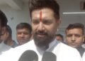 जनसैलाब से गूंजा डुमरिया बुजुर्ग: चंद्रकला देवी की श्रद्धांजलि सभा बनी ऐतिहासिक, केंद्रीय मंत्री चिराग पासवान का भव्य स्वागत, भ्रष्टाचार और पुल हादसों पर सख्त चेतावनी, प्रवासी मजदूरों के लिए बड़ी राहत का ऐलान