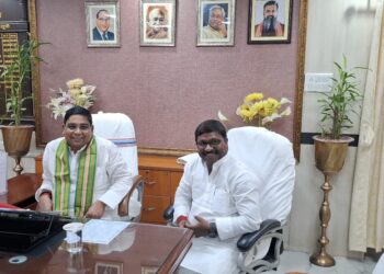 खगड़िया को परिवहन सुविधाओं की बड़ी सौगात दिलाने की मुहिम तेज: सदर विधायक बबलू मंडल ने परिवहन मंत्री के समक्ष उठाई खगड़िया–पटना सीधी बस सेवा की मांग, मथुरापुर गांधी चौक, बखरी, मानसी, बलहा, सबलपुर एवं सोनमनकी चौक पर आधुनिक यात्री शेड निर्माण का रखा प्रस्ताव, मंत्री ने दिया त्वरित कार्रवाई का आश्वासन