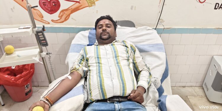 खगड़िया में मानवता की मिसाल, पत्रकार रोहित कुमार के समय पर रक्तदान से बची युवक उत्तम झा की जिंदगी, इलाके में हो रही सराहना।