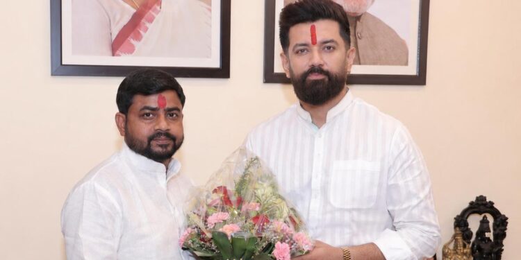 खगड़िया की जनता की आवाज़ लेकर दिल्ली पहुंचे लोजपा (रामविलास) के जिलाध्यक्ष मनीष कुमार उर्फ़ नाटा सिंह, राष्ट्रीय अध्यक्ष चिराग पासवान से हुई ऐतिहासिक मुलाकात; विकास, संगठन और जनहित के मुद्दों पर हुई व्यापक चर्चा”