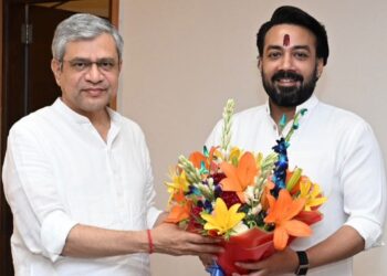 कोसी की धरती से दिल्ली तक गूंजा विकास का शंखनाद: सांसद राजेश वर्मा की मजबूत पहल पर सिमरी बख्तियारपुर में एक्सप्रेस ट्रेनों के ठहराव का रास्ता लगभग साफ, रेल मंत्री अश्विनी वैष्णव ने दिया बड़ा सकारात्मक संकेत