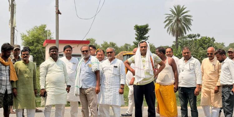 सैदपुर पंचायत में सदर विधायक बबलू मंडल का जनसंवाद, विकास और जनसरोकार के मुद्दों पर ग्रामीणों से की सीधी बातचीत; बोले— जनता की हर समस्या का समाधान मेरी प्राथमिकता