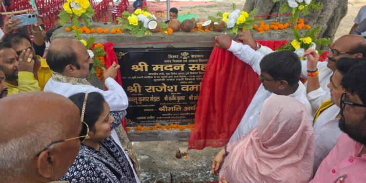 खगड़िया के विकास इतिहास में जुड़ा स्वर्णिम अध्याय, 9 करोड़ की लागत से होगा ऐतिहासिक राजेंद्र सरोवर का भव्य कायाकल्प, प्रभारी मंत्री मदन सहनी ने किया शिलान्यास ,नगर परिषद सभापति अर्चना कुमारी की अध्यक्षता में संपन्न हुआ भव्य समारोह
