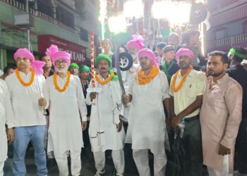 मुहर्रम पर दिखी कौमी एकता की मिसाल,ताजिया जुलूस में उमड़ा खगड़िया,राजद जिलाध्यक्ष मनोहर यादव बोले- सभी धर्मों के लोग मिलकर मनाते हैं पर्व,प्रशासन की व्यवस्था रही चाक-चौबंद