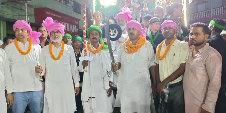 मुहर्रम पर दिखी कौमी एकता की मिसाल,ताजिया जुलूस में उमड़ा खगड़िया,राजद जिलाध्यक्ष मनोहर यादव बोले- सभी धर्मों के लोग मिलकर मनाते हैं पर्व,प्रशासन की व्यवस्था रही चाक-चौबंद